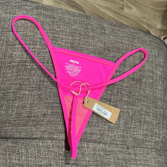 Skims Body T String Thong - Picture 2 of 7